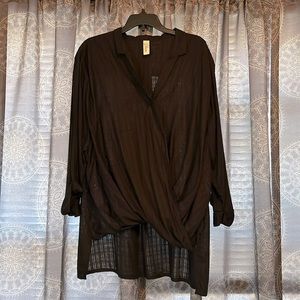 Elan sheer medium 3/4 sleeves black high low shirt w collar